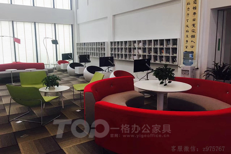 圖書館異性家具.jpg 圖書館異性家具.jpg