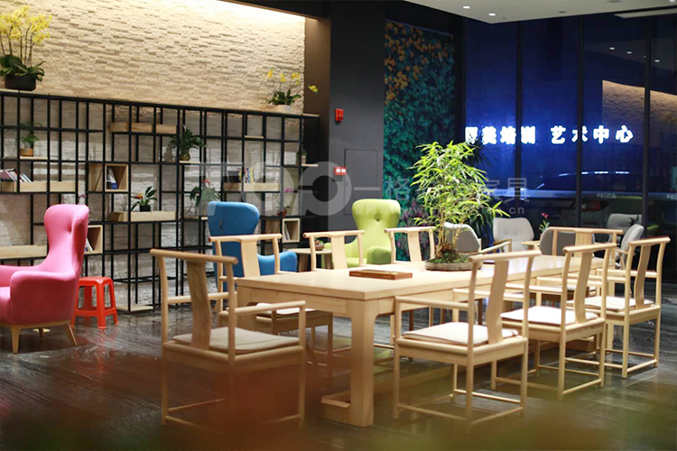 休閑區(qū)實木休閑桌椅.jpg