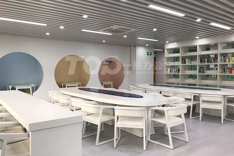 閱讀桌椅.jpg 閱讀桌椅.jpg