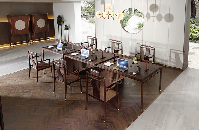 職員辦公桌.jpg 職員辦公桌.jpg