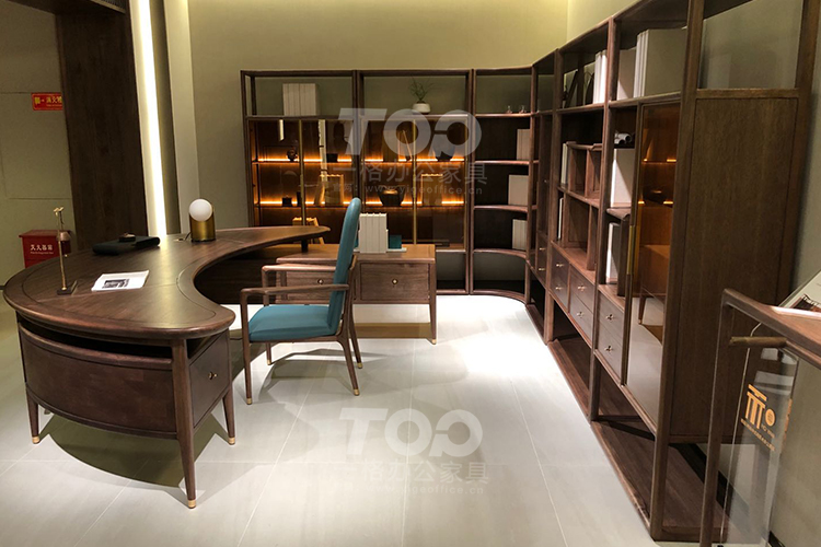 聽月純實(shí)木班臺(tái)側(cè)面.jpg 聽月純實(shí)木班臺(tái)側(cè)面.jpg