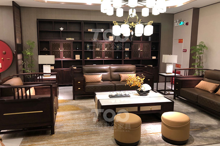 實木真皮洽談沙發.jpg 實木真皮洽談沙發.jpg