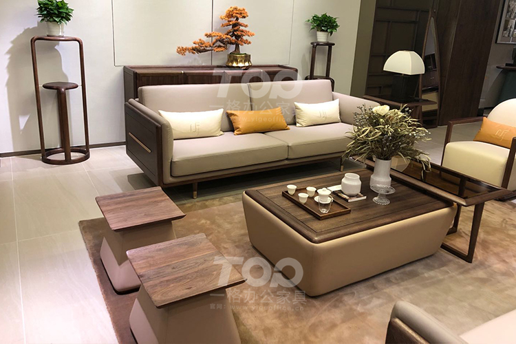 真皮實木沙發.jpg 真皮實木沙發.jpg