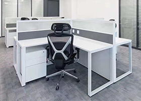 白色+灰主管桌、十字型屏風卡位、會議桌