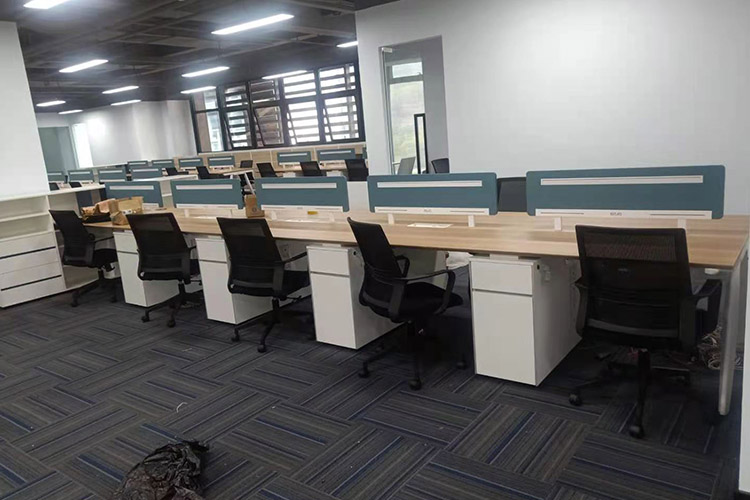 員工辦公桌椅.jpg 員工辦公桌椅.jpg